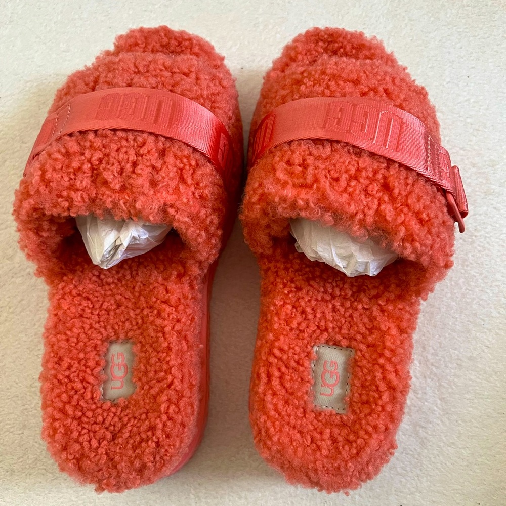NWOT Ugg slip on
